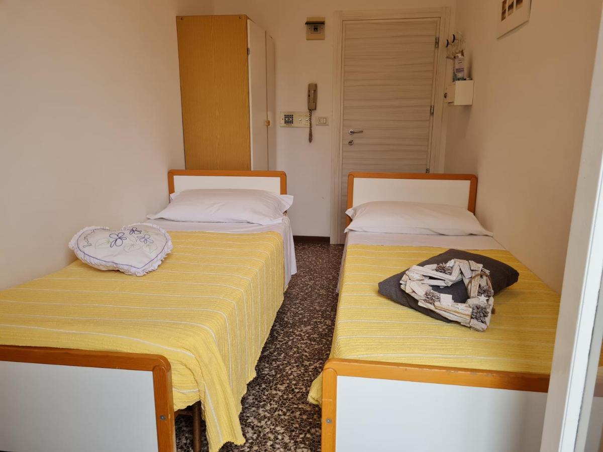 Hotel Marconi Miramare Rimini Exterior photo