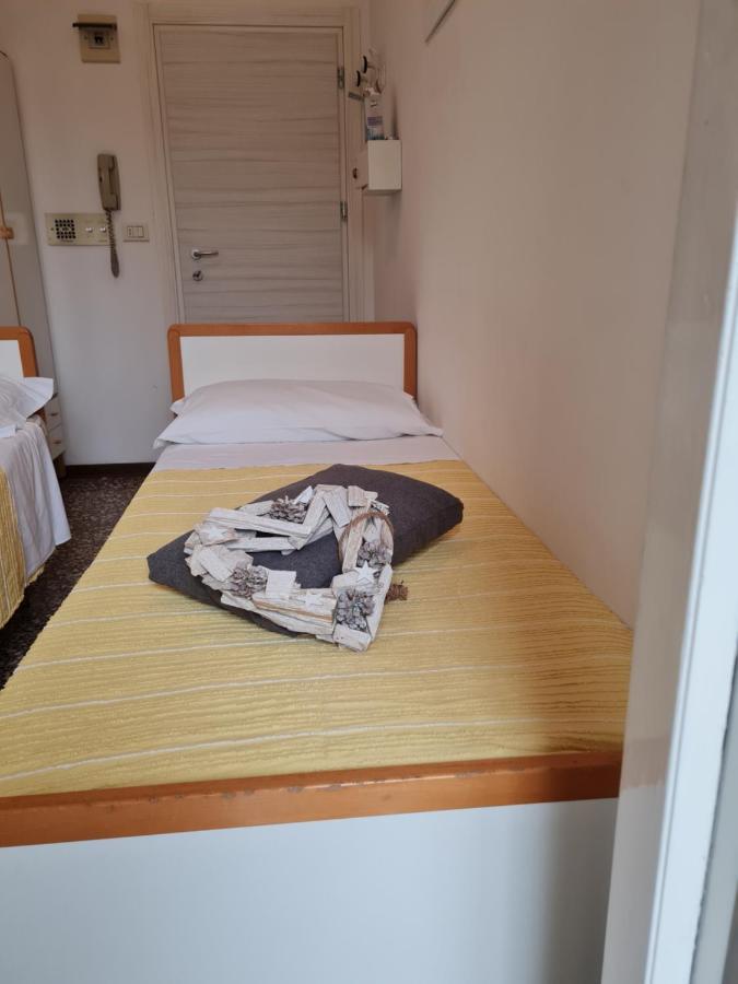 Hotel Marconi Miramare Rimini Exterior photo
